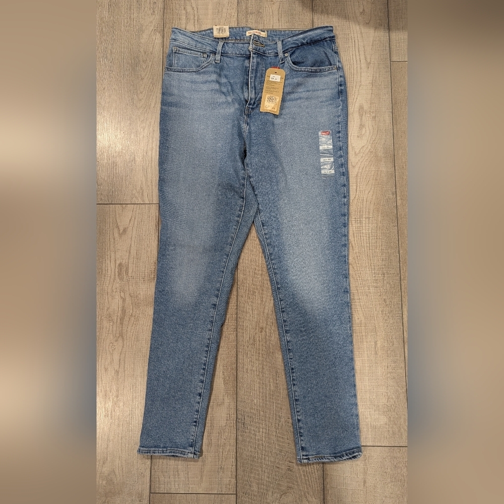 Levi BNWT High Rise Skinny Jeans